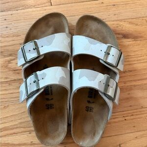 Birkenstock Sandals - Light Tan Camo